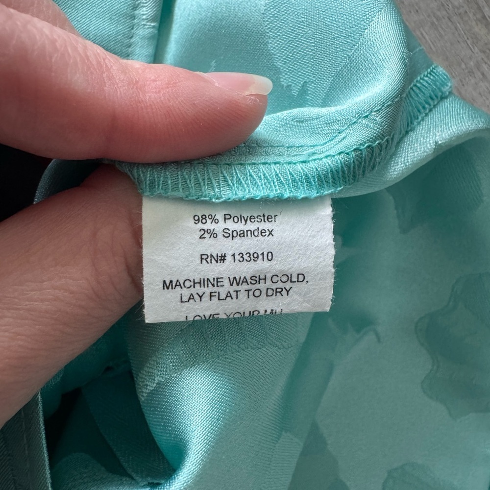 Show Me Your Mumu Aquamarine Shell Satin Skort Medium - Picture 8 of 8